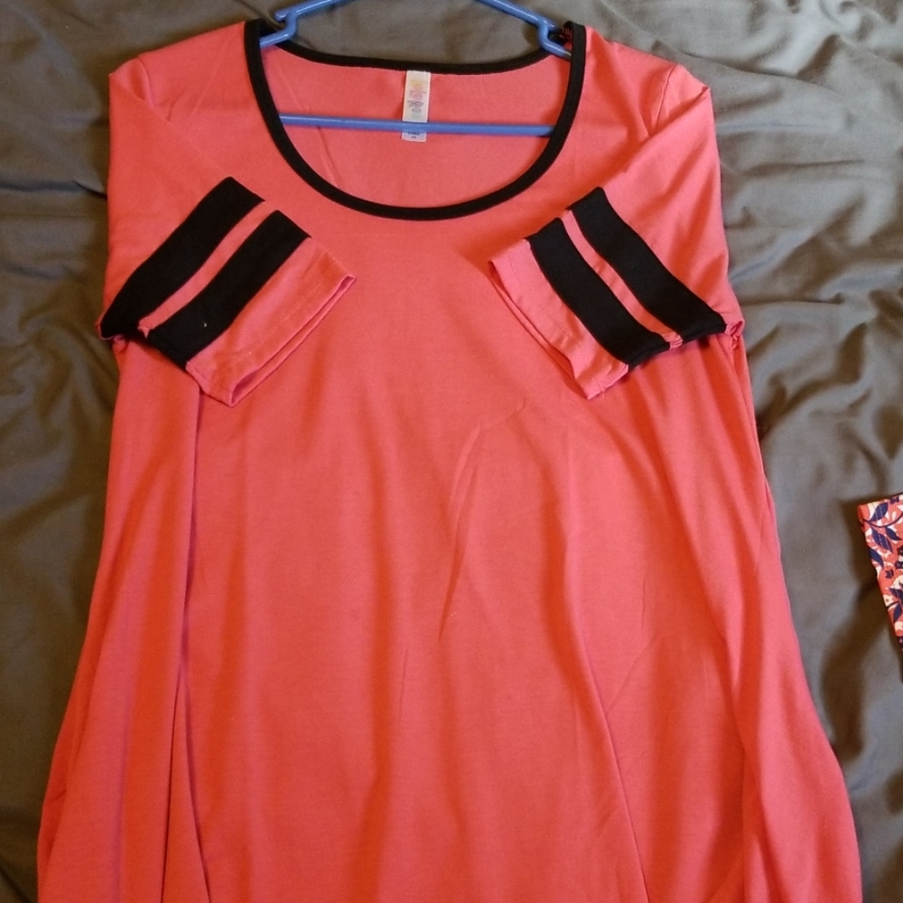 NWOT lularoe size xs perfect t